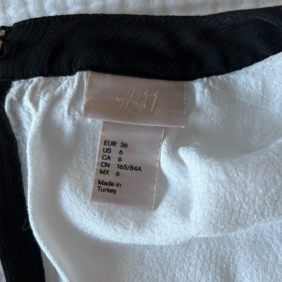 White and Black H&M Sleeveless Shirt - Picture 4 of 4
